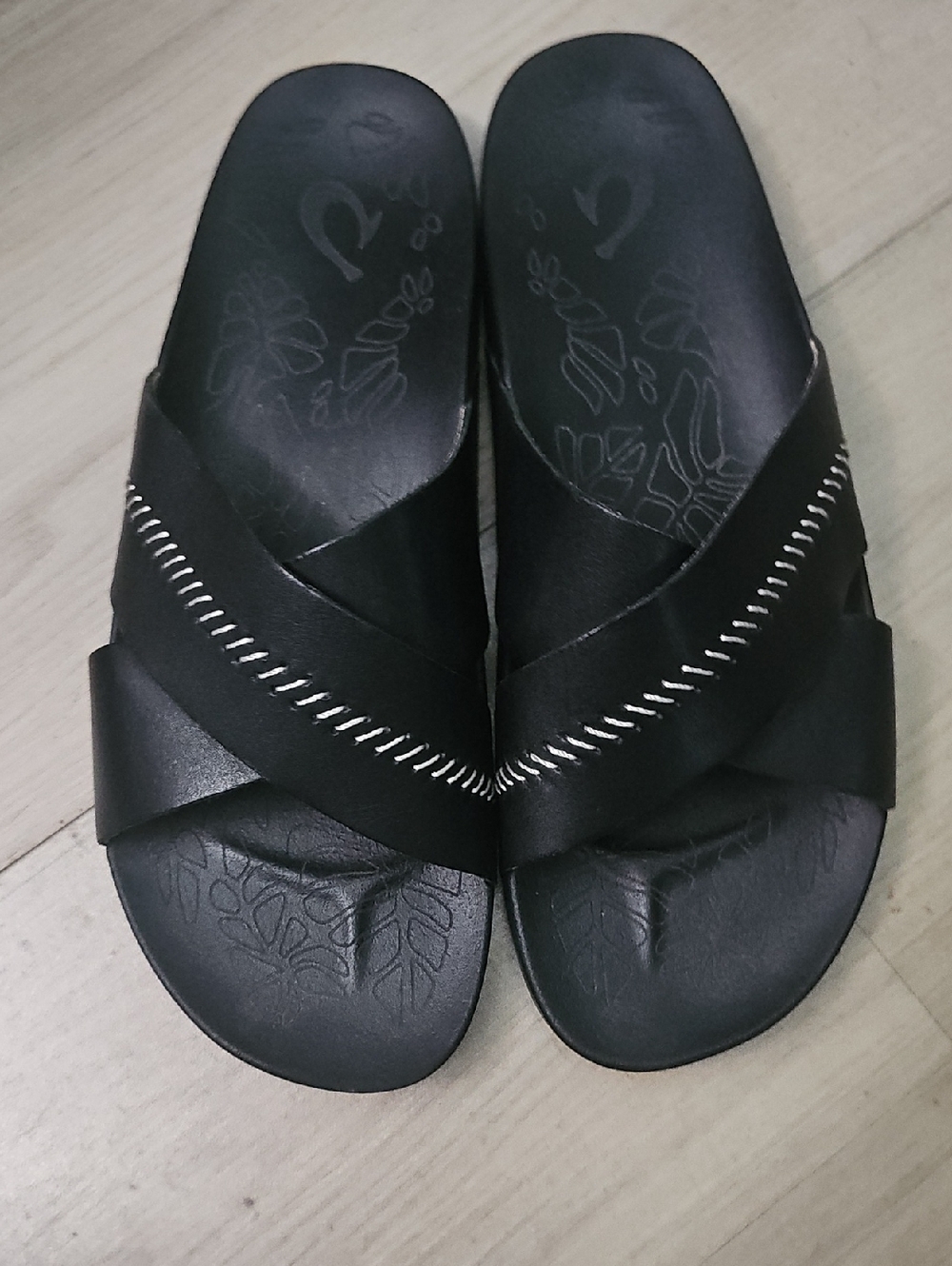 Olukai Women's Sandals Kipe'a 'Olu Slide Sz 9 Black Leather & soles cross strap